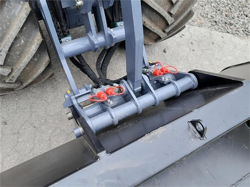 لودر مفصلي صغير Eurotrac W12 F XL: صورة 8