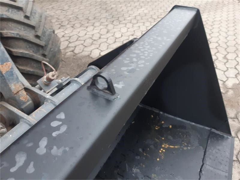 Eurotrac skovl - بكت شيول - آلات الإنشاء: صورة 3 Eurotrac skovl - بكت شيول - آلات الإنشاء: صورة 3