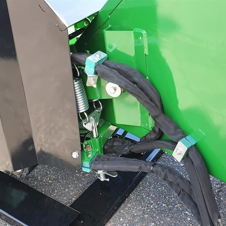 - - - FLISHUGGER TIL TRAKTOR KAPACITET OP TIL Ø250 - قاطعة الأخشاب: صورة 4 - - - FLISHUGGER TIL TRAKTOR KAPACITET OP TIL Ø250 - قاطعة الأخشاب: صورة 4