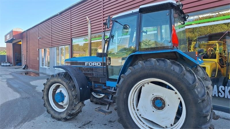 Ford 8240 - جرار: صورة 2 Ford 8240 - جرار: صورة 2