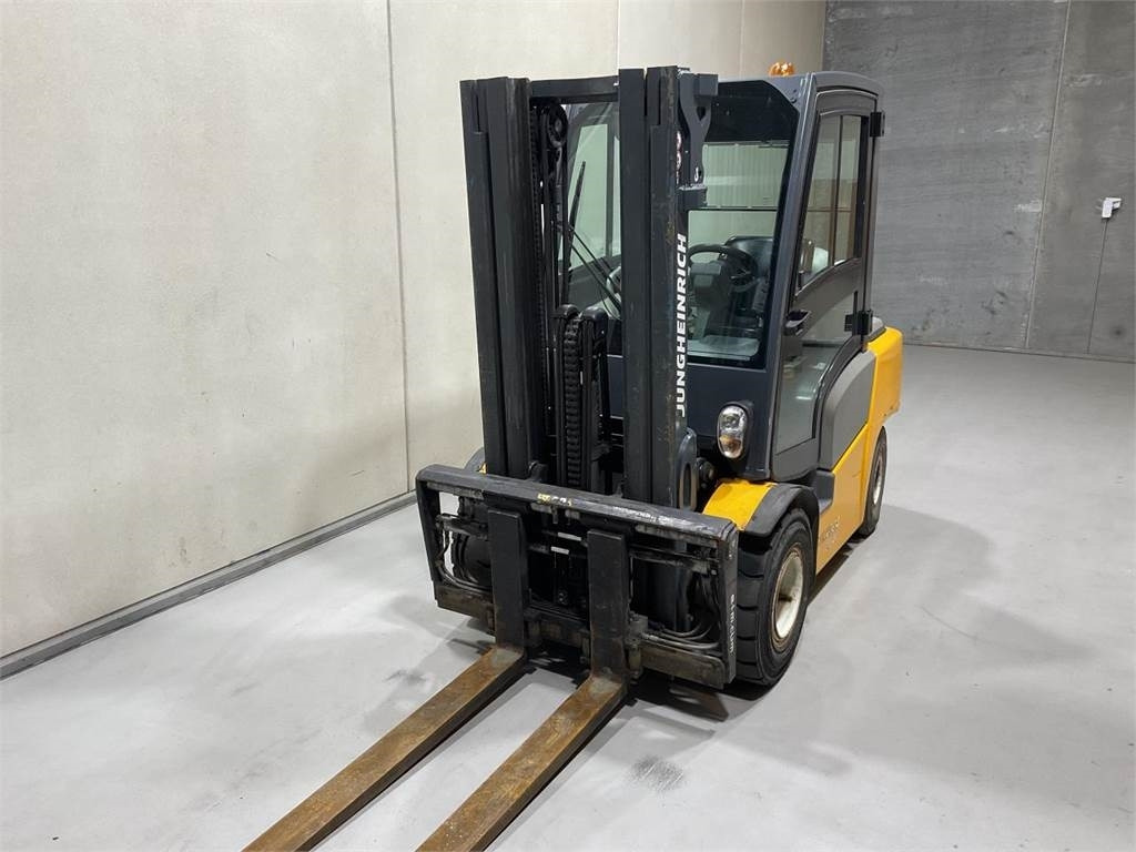 Jungheinrich TFG 430 - رافعة شوكية تعمل بالغاز: صورة 4 Jungheinrich TFG 430 - رافعة شوكية تعمل بالغاز: صورة 4