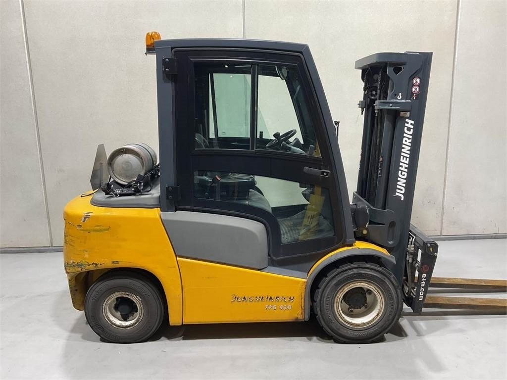 Jungheinrich TFG 430 - رافعة شوكية تعمل بالغاز: صورة 1 Jungheinrich TFG 430 - رافعة شوكية تعمل بالغاز: صورة 1