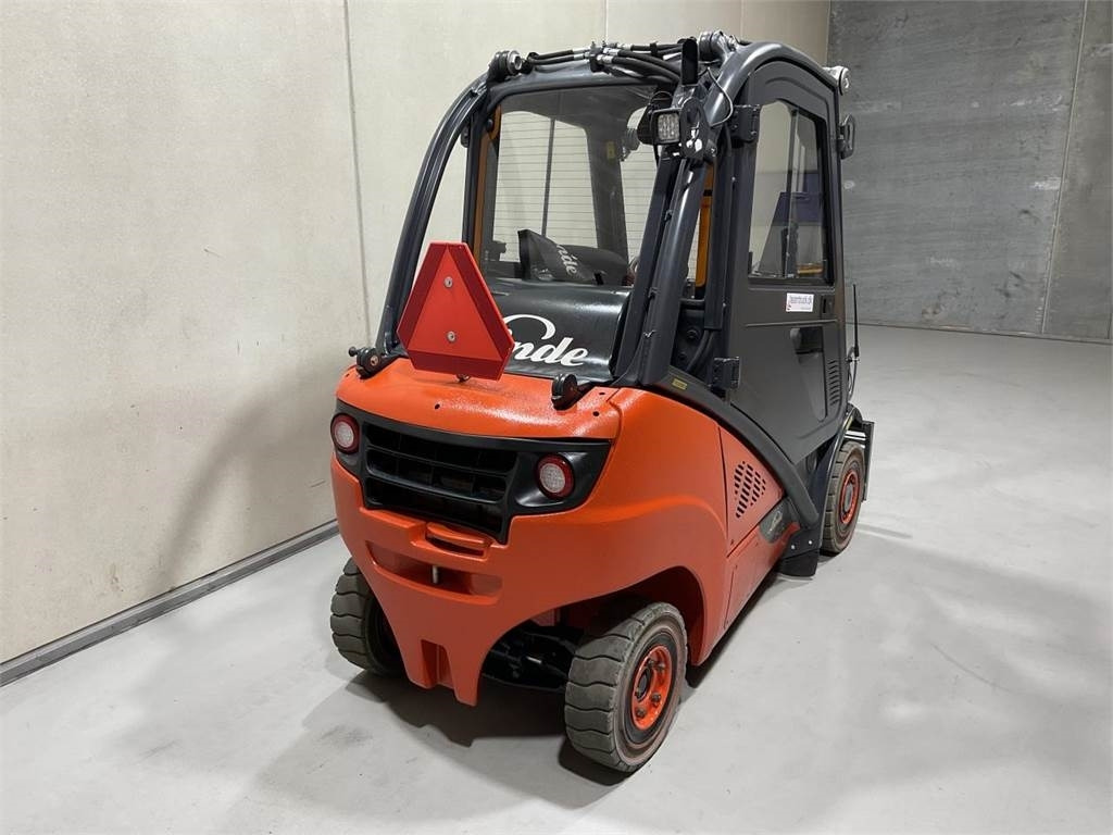 Linde H25T-02 - رافعة شوكية تعمل بالغاز: صورة 2 Linde H25T-02 - رافعة شوكية تعمل بالغاز: صورة 2