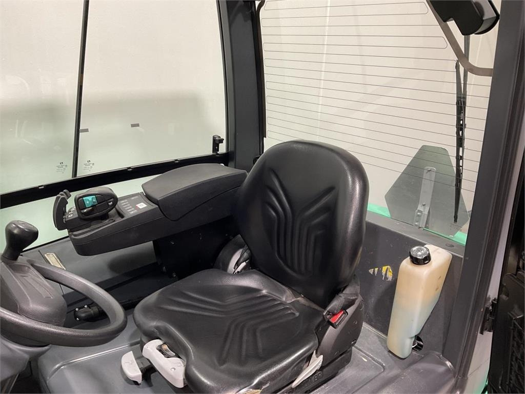 Mitsubishi FB40S-2 - رافعة شوكية كهربائية: صورة 5 Mitsubishi FB40S-2 - رافعة شوكية كهربائية: صورة 5