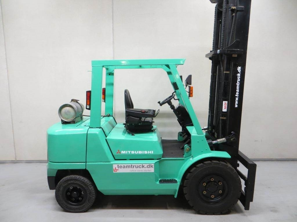 Mitsubishi FG45K2 - رافعة شوكية تعمل بالغاز: صورة 1 Mitsubishi FG45K2 - رافعة شوكية تعمل بالغاز: صورة 1