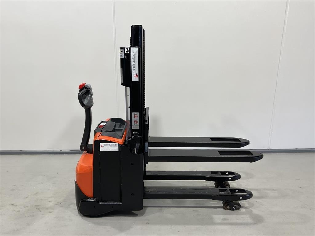 Toyota SWE200D - آلة تكديس: صورة 1 Toyota SWE200D - آلة تكديس: صورة 1