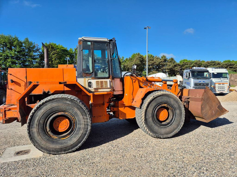 Hitachi FR 130 - اللودر بعجل: صورة 1 Hitachi FR 130 - اللودر بعجل: صورة 1