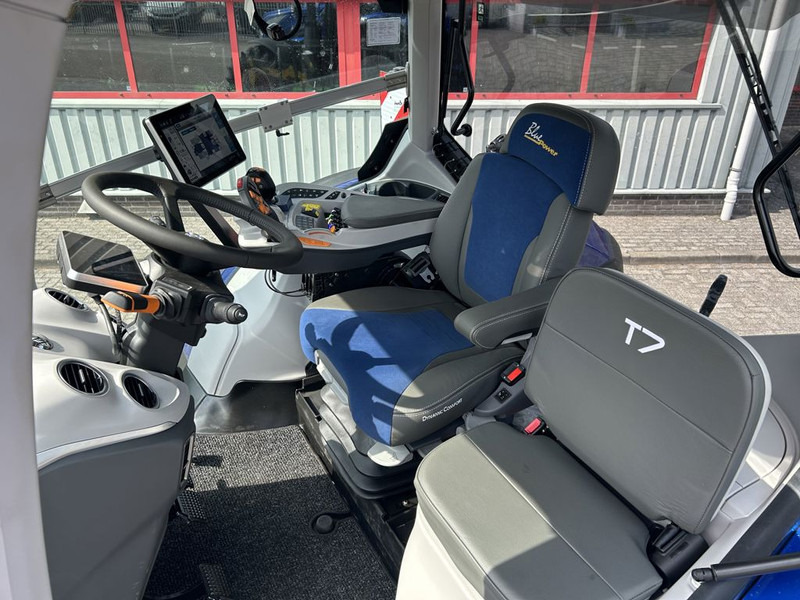 New Holland T7.300 AC New Gen Blue Power DEMO - جرار: صورة 5 New Holland T7.300 AC New Gen Blue Power DEMO - جرار: صورة 5