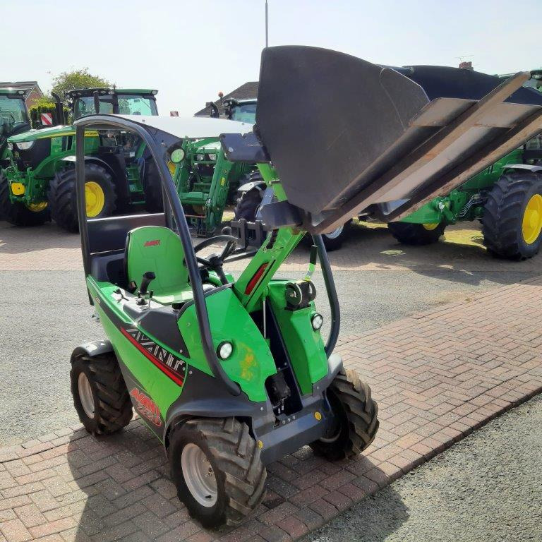 Avant 220 mini loader - لودر مفصلي صغير: صورة 5 Avant 220 mini loader - لودر مفصلي صغير: صورة 5