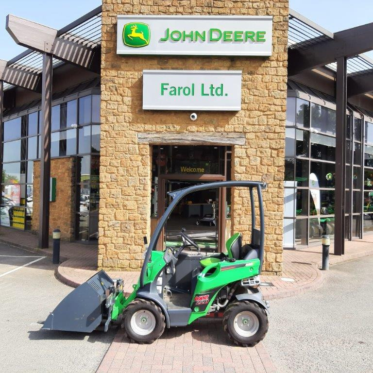 Avant 220 mini loader - لودر مفصلي صغير: صورة 1 Avant 220 mini loader - لودر مفصلي صغير: صورة 1