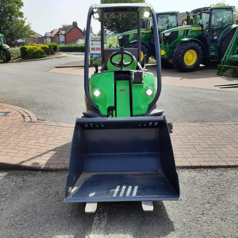 Avant 220 mini loader - لودر مفصلي صغير: صورة 3 Avant 220 mini loader - لودر مفصلي صغير: صورة 3