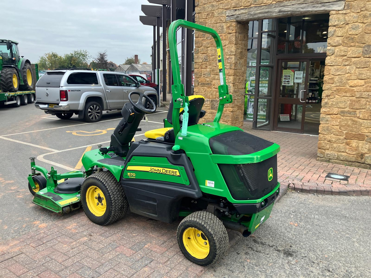 Johjn Deere 1570 Out front mower - جزازة عشب الحدائق: صورة 2 Johjn Deere 1570 Out front mower - جزازة عشب الحدائق: صورة 2
