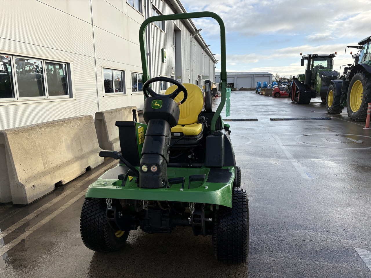 John Deere 1570 Power Unit - جزازة عشب الحدائق: صورة 2 John Deere 1570 Power Unit - جزازة عشب الحدائق: صورة 2