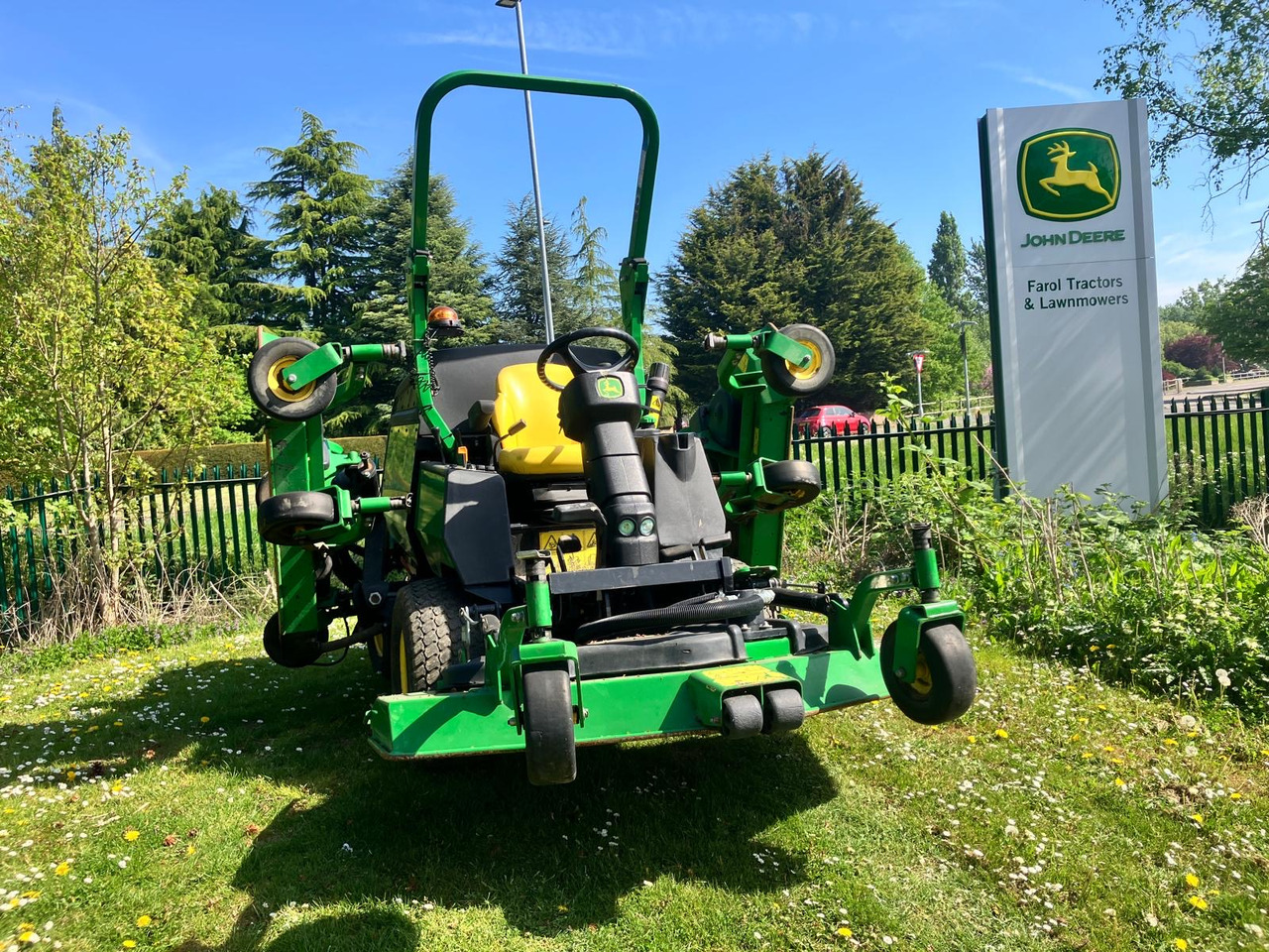 John Deere 1600T Wide Area Mower - جزازة عشب الحدائق: صورة 2 John Deere 1600T Wide Area Mower - جزازة عشب الحدائق: صورة 2