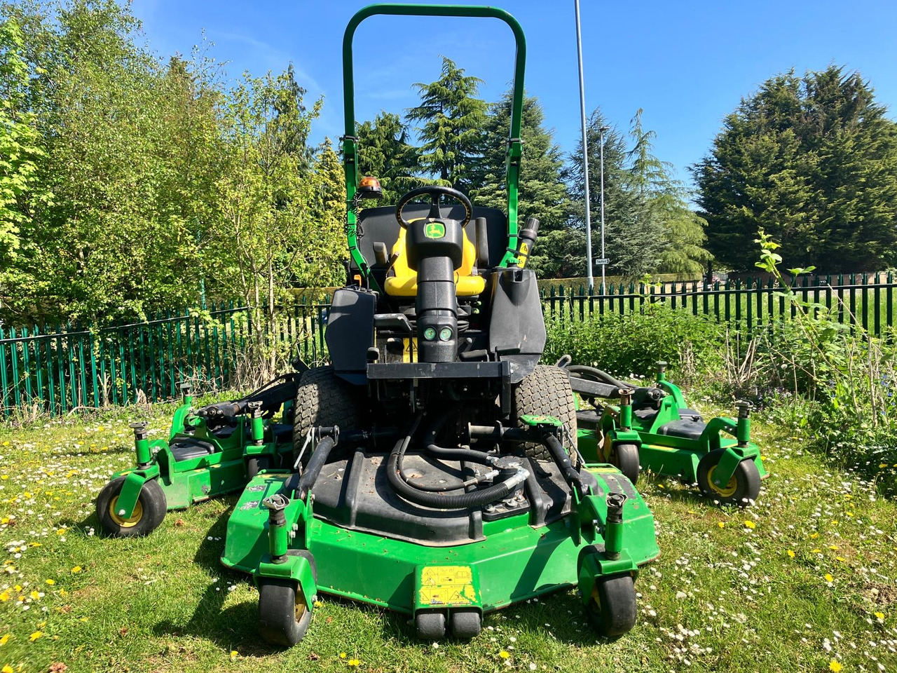 John Deere 1600T Wide Area Mower - جزازة عشب الحدائق: صورة 4 John Deere 1600T Wide Area Mower - جزازة عشب الحدائق: صورة 4