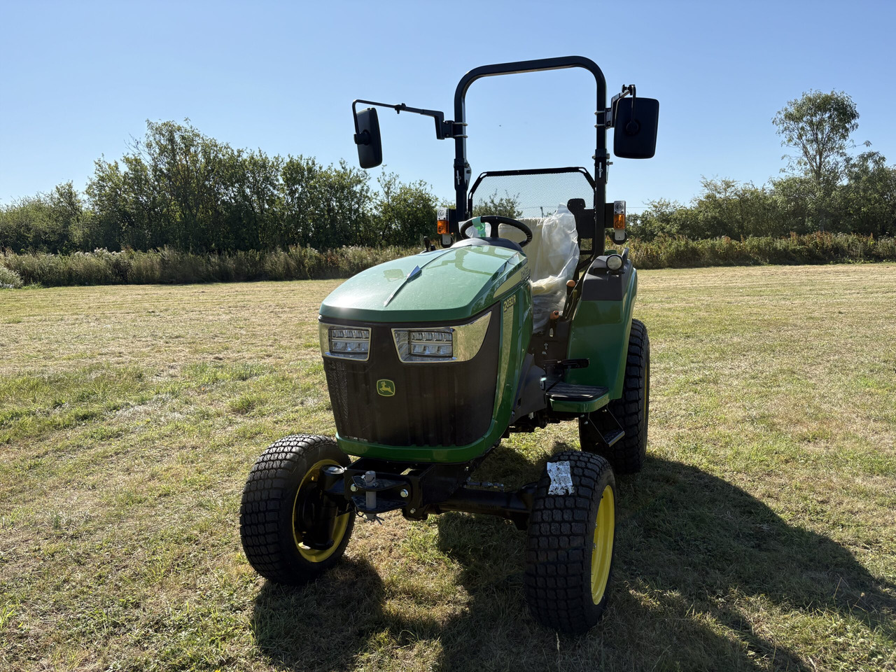 John Deere 2032R Compact Tractor - جرار صغير: صورة 2 John Deere 2032R Compact Tractor - جرار صغير: صورة 2