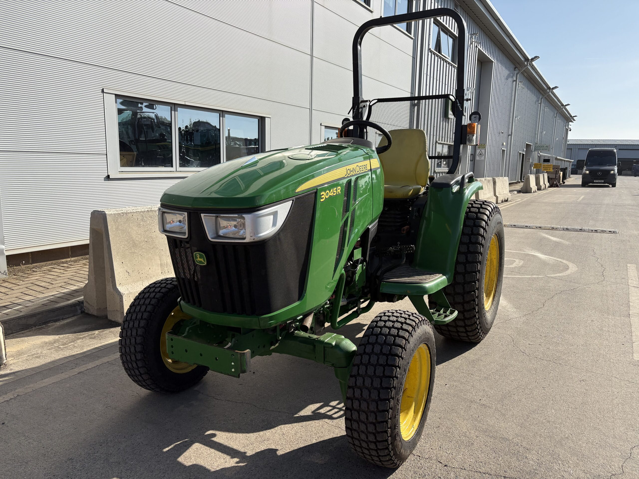 John Deere 3045R Compact Tractor - جرار صغير: صورة 2 John Deere 3045R Compact Tractor - جرار صغير: صورة 2