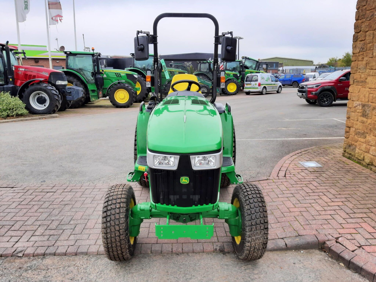 John Deere 3046R compact tractor - جرار صغير: صورة 4 John Deere 3046R compact tractor - جرار صغير: صورة 4