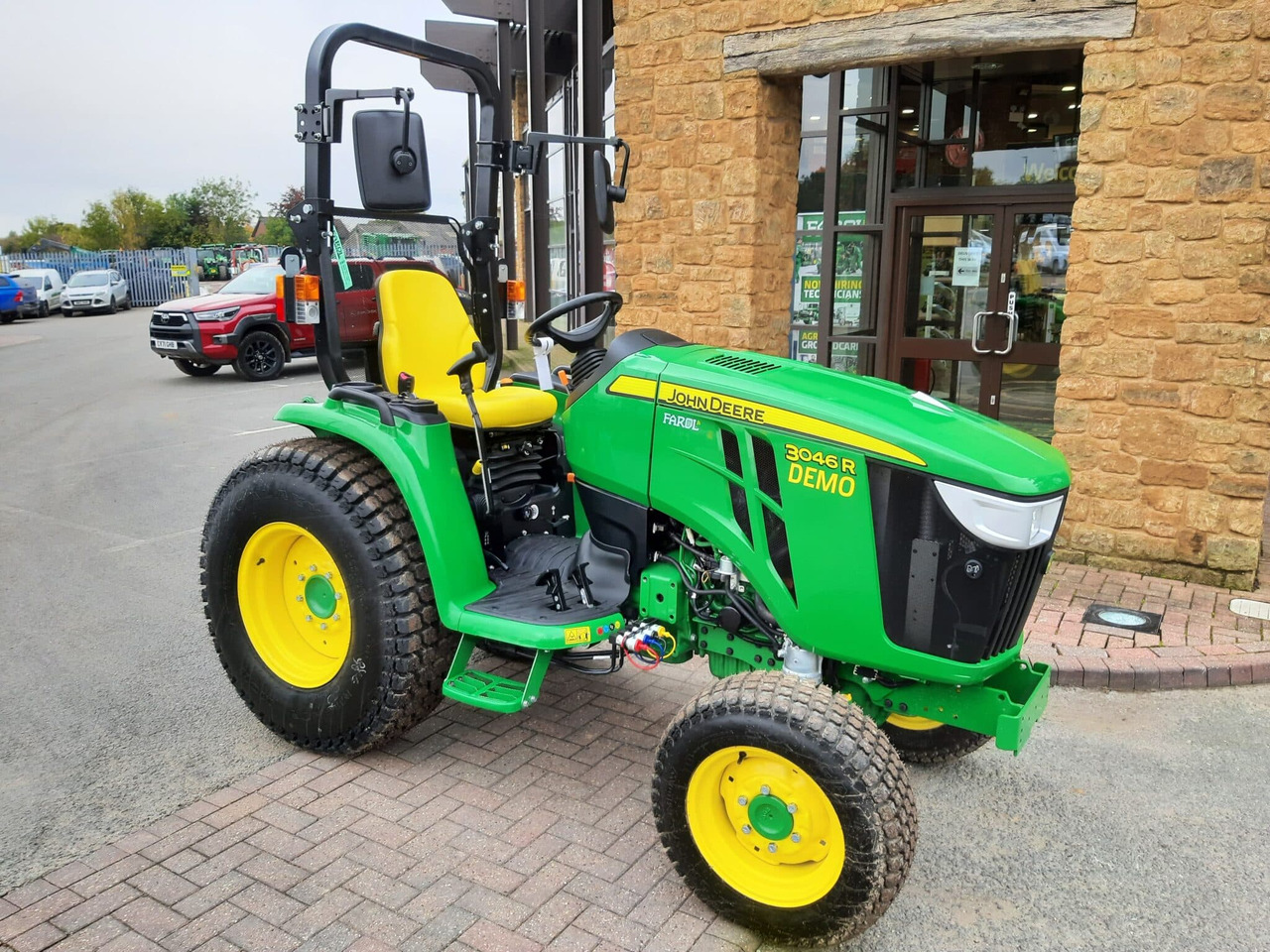 John Deere 3046R compact tractor - جرار صغير: صورة 1 John Deere 3046R compact tractor - جرار صغير: صورة 1