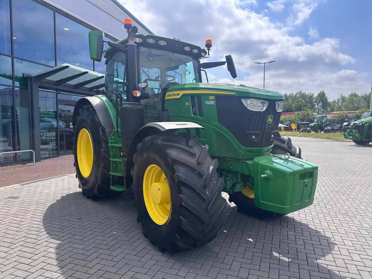 John Deere 6R 215 - جرار: صورة 1 John Deere 6R 215 - جرار: صورة 1