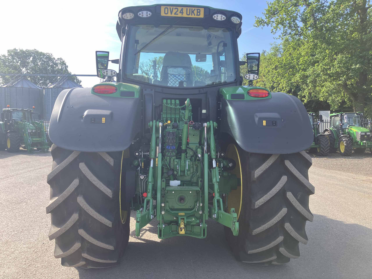 John Deere 6R 215 - جرار: صورة 4 John Deere 6R 215 - جرار: صورة 4
