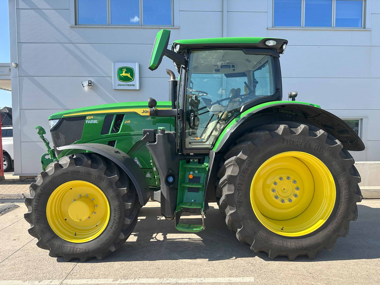 John Deere 6R 215 - جرار: صورة 2 John Deere 6R 215 - جرار: صورة 2