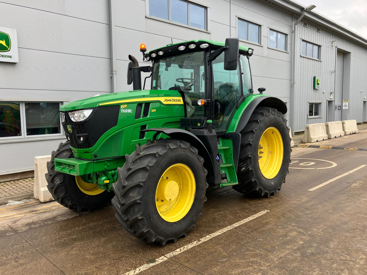 جرار John Deere 6R185: صورة 1