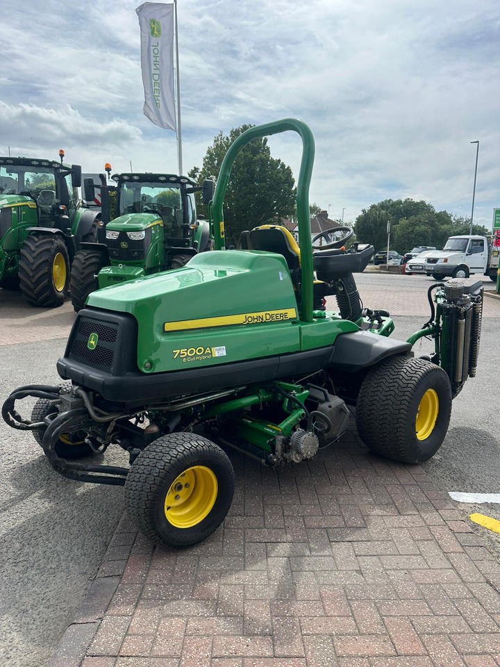 John Deere 7500AE Fairway Mower - جزازة عشب الحدائق: صورة 2 John Deere 7500AE Fairway Mower - جزازة عشب الحدائق: صورة 2