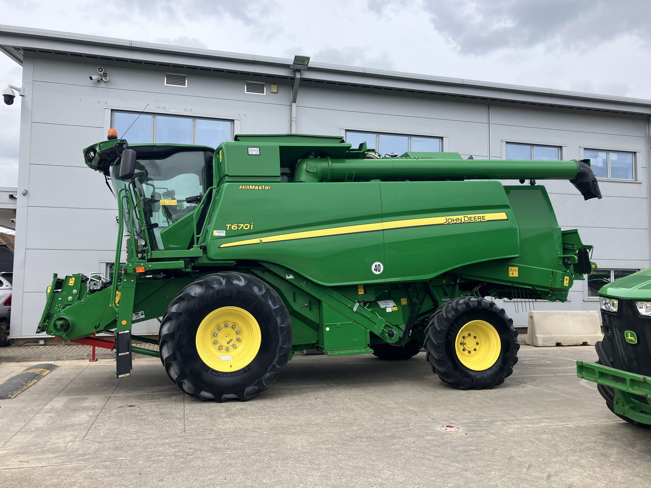 John Deere T670i HillMaster - حصادة: صورة 2 John Deere T670i HillMaster - حصادة: صورة 2