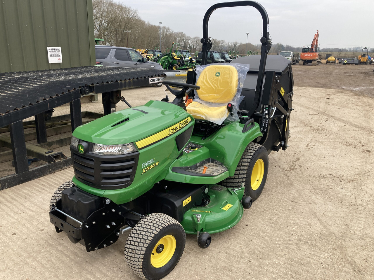 John Deere X950R ride on cut and collect mower - جزازة عشب الحدائق: صورة 1 John Deere X950R ride on cut and collect mower - جزازة عشب الحدائق: صورة 1