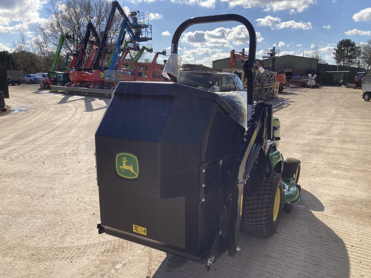 John Deere X950R ride on cut and collect mower - جزازة عشب الحدائق: صورة 5 John Deere X950R ride on cut and collect mower - جزازة عشب الحدائق: صورة 5
