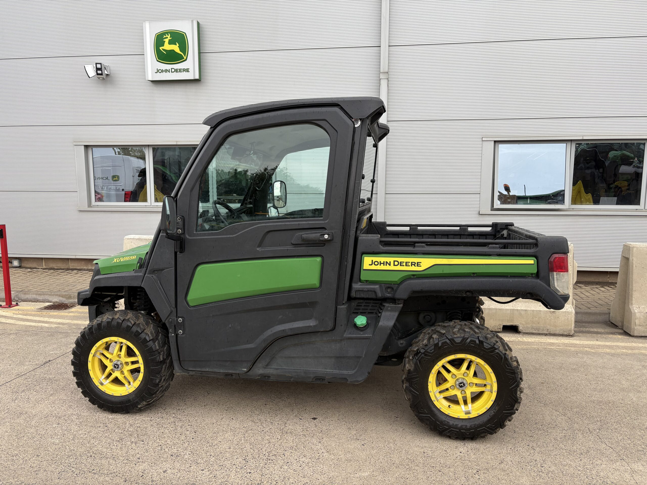 John Deere XUV865M Gator - عربة جميع التضاريس/ رباعية العجلات: صورة 1 John Deere XUV865M Gator - عربة جميع التضاريس/ رباعية العجلات: صورة 1