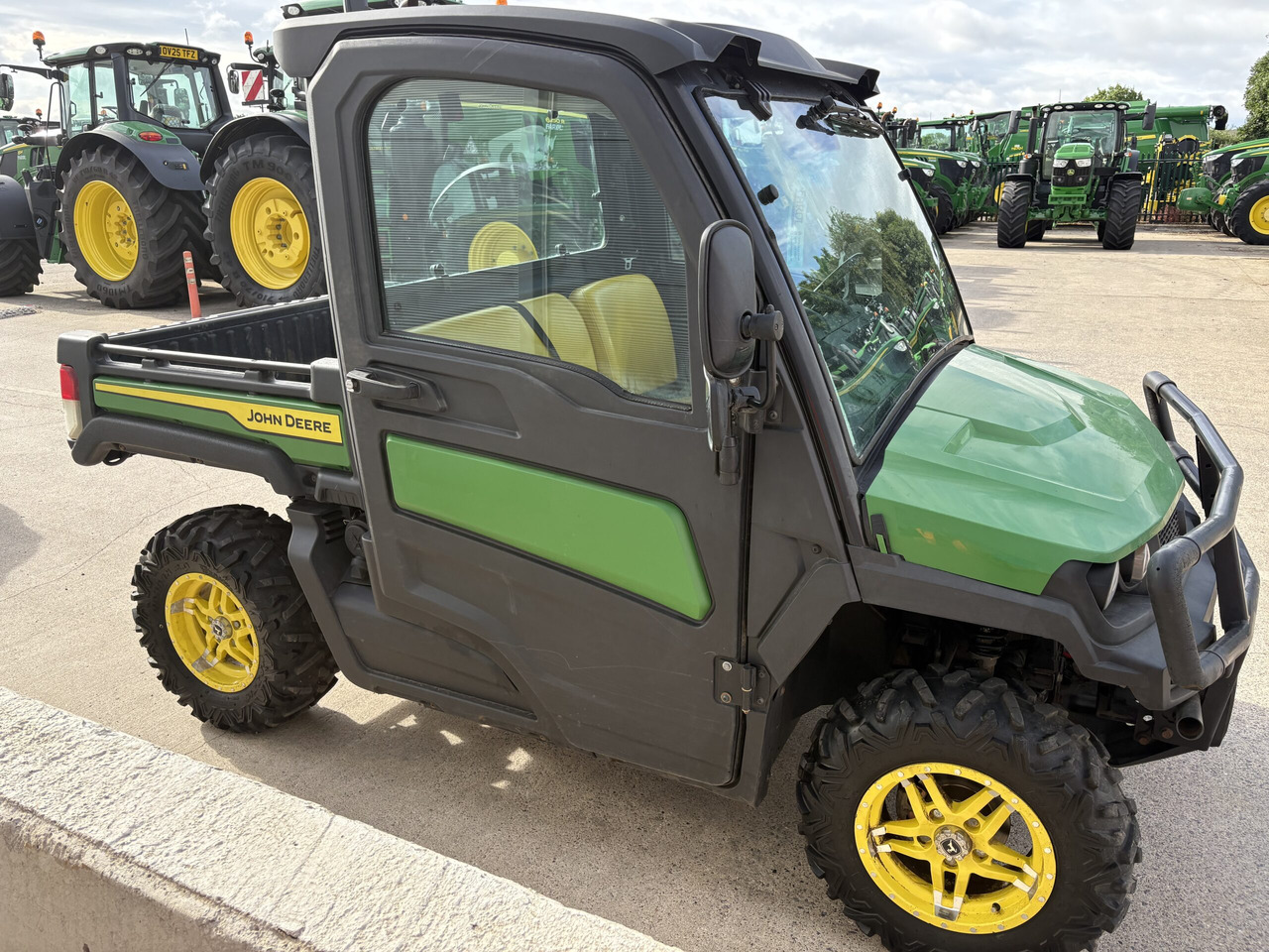 John Deere XUV865M Gator - عربة جميع التضاريس/ رباعية العجلات: صورة 4 John Deere XUV865M Gator - عربة جميع التضاريس/ رباعية العجلات: صورة 4