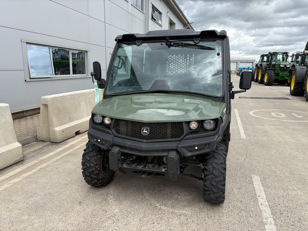 John Deere XUV865M Gator - عربة جميع التضاريس/ رباعية العجلات: صورة 2 John Deere XUV865M Gator - عربة جميع التضاريس/ رباعية العجلات: صورة 2