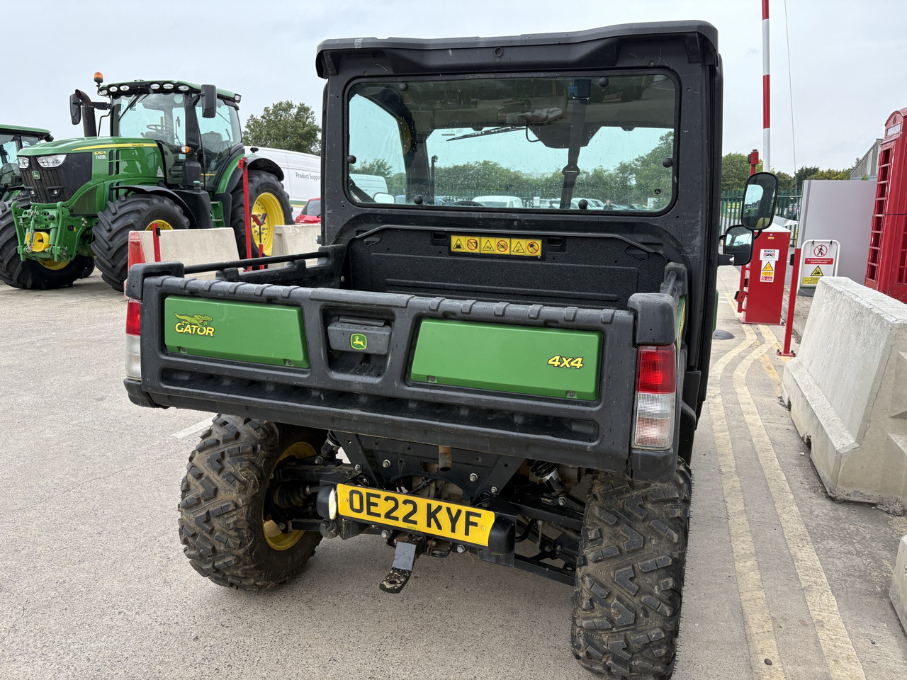 John Deere XUV865M Gator - عربة جميع التضاريس/ رباعية العجلات: صورة 4 John Deere XUV865M Gator - عربة جميع التضاريس/ رباعية العجلات: صورة 4
