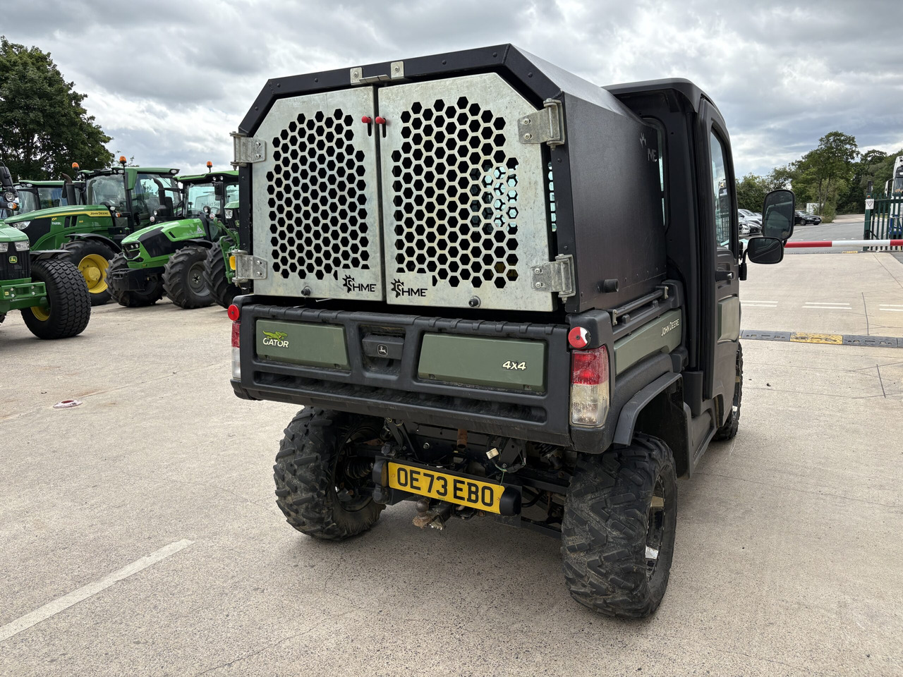 John Deere XUV865M Gator - عربة جميع التضاريس/ رباعية العجلات: صورة 4 John Deere XUV865M Gator - عربة جميع التضاريس/ رباعية العجلات: صورة 4