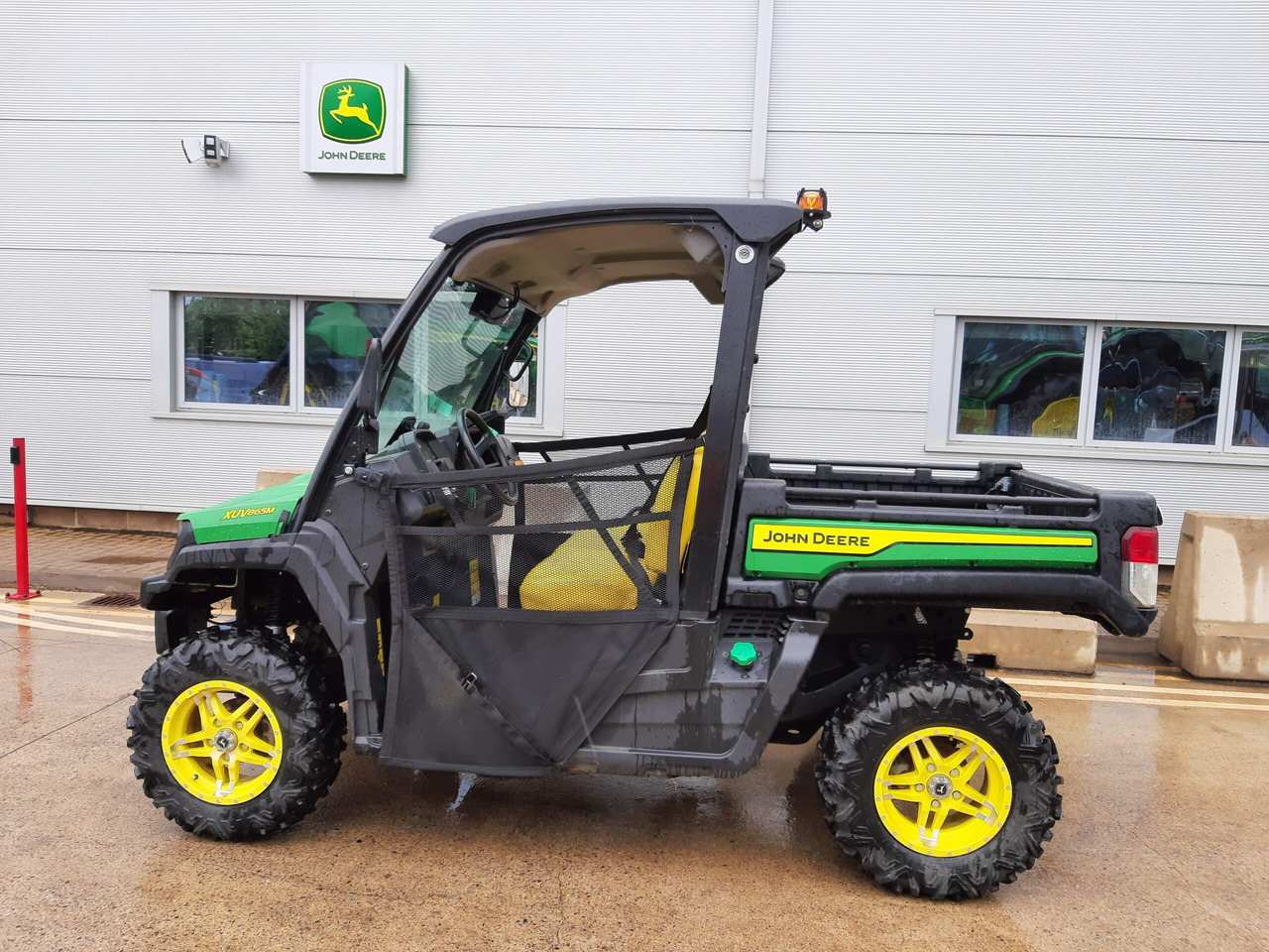 John Deere XUV865M Gator - آلات أخرى: صورة 1 John Deere XUV865M Gator - آلات أخرى: صورة 1