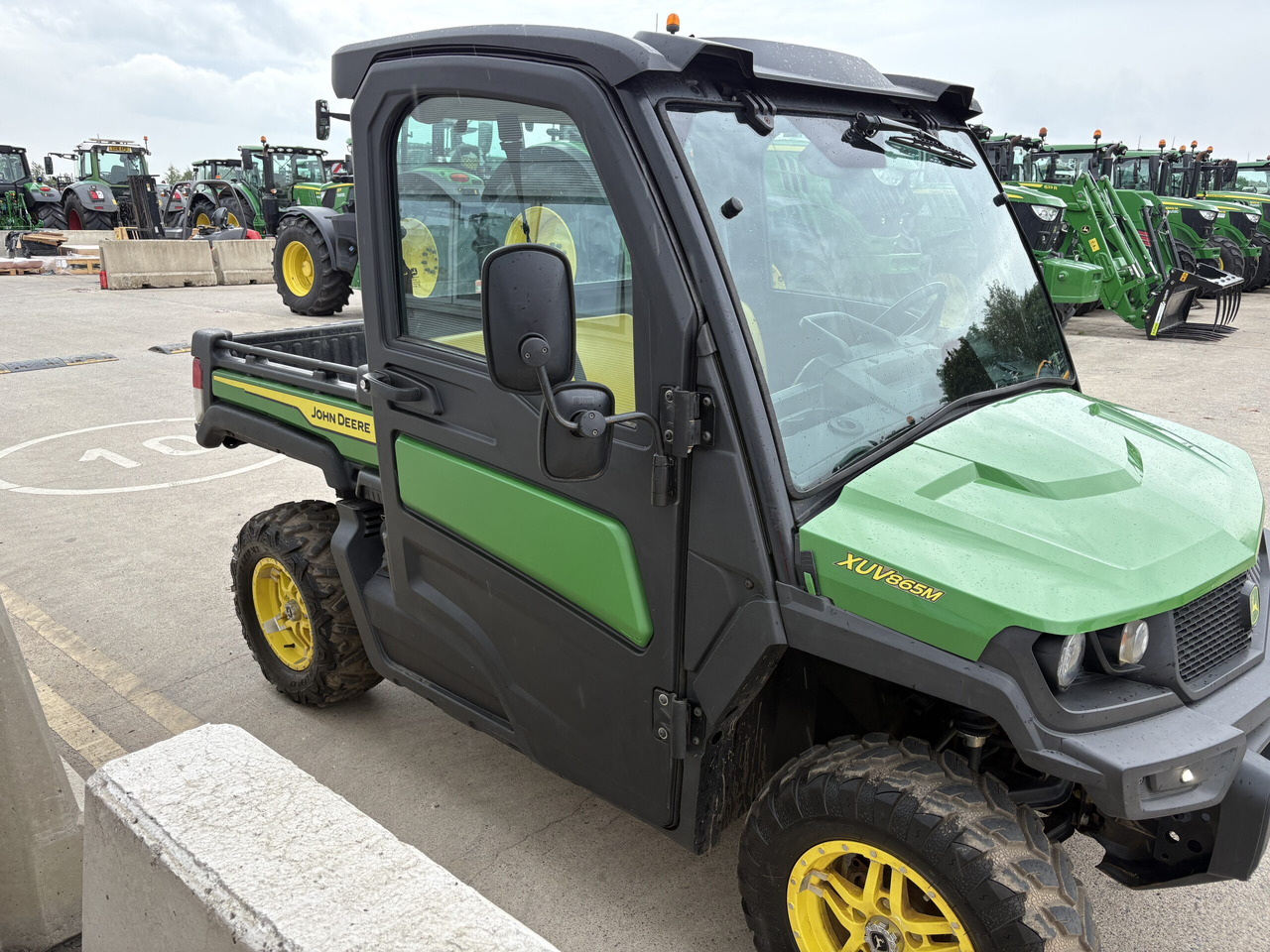 John Deere XUV865M Gator - عربة جميع التضاريس/ رباعية العجلات: صورة 3 John Deere XUV865M Gator - عربة جميع التضاريس/ رباعية العجلات: صورة 3