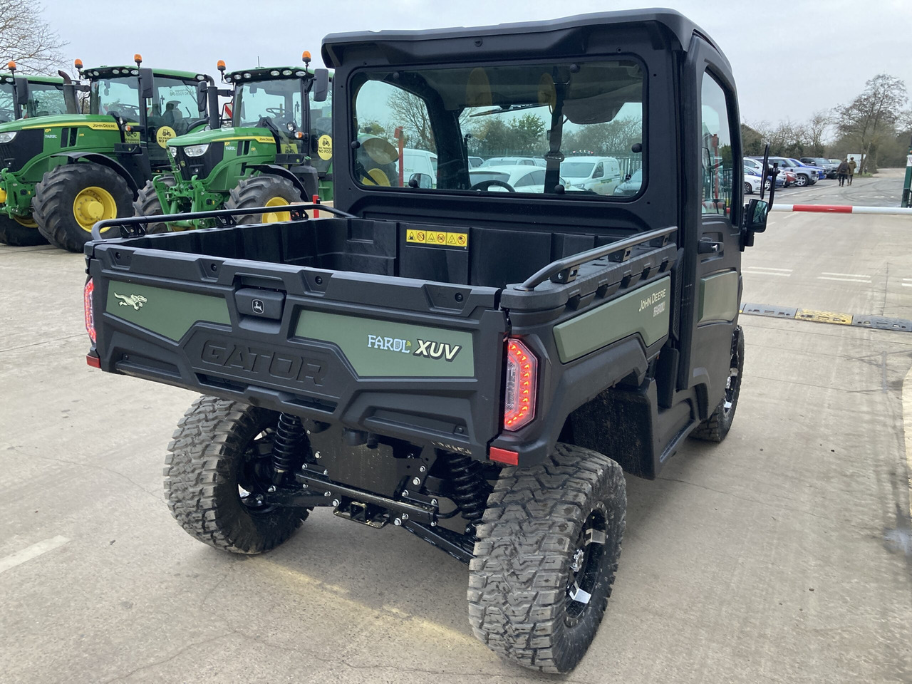 John Deere XUV875M Gator - عربة جميع التضاريس/ رباعية العجلات: صورة 5 John Deere XUV875M Gator - عربة جميع التضاريس/ رباعية العجلات: صورة 5