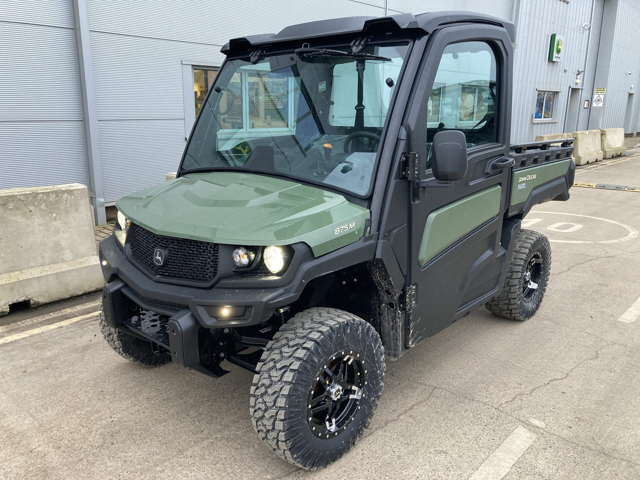 John Deere XUV875M Gator - عربة جميع التضاريس/ رباعية العجلات: صورة 1 John Deere XUV875M Gator - عربة جميع التضاريس/ رباعية العجلات: صورة 1