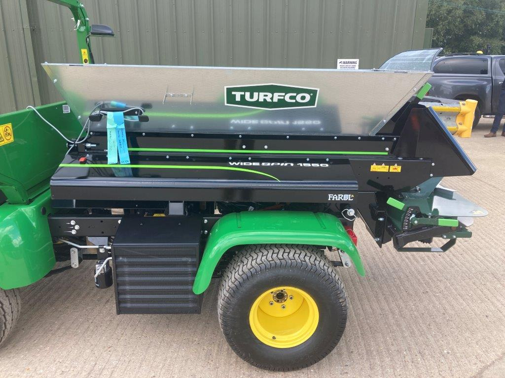 Turfco 1550 Mounted Top Dresser - معدات البستنة: صورة 1 Turfco 1550 Mounted Top Dresser - معدات البستنة: صورة 1