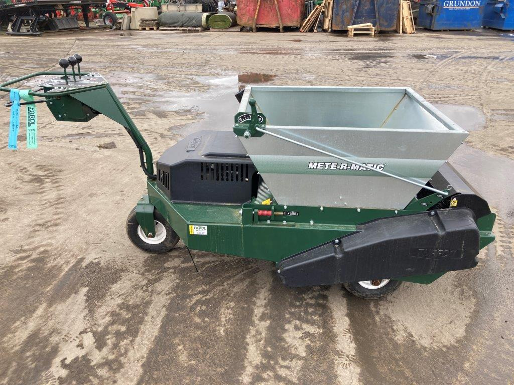 Turfco F15B Mete-R-Matic topdresser - معدات البستنة: صورة 1 Turfco F15B Mete-R-Matic topdresser - معدات البستنة: صورة 1