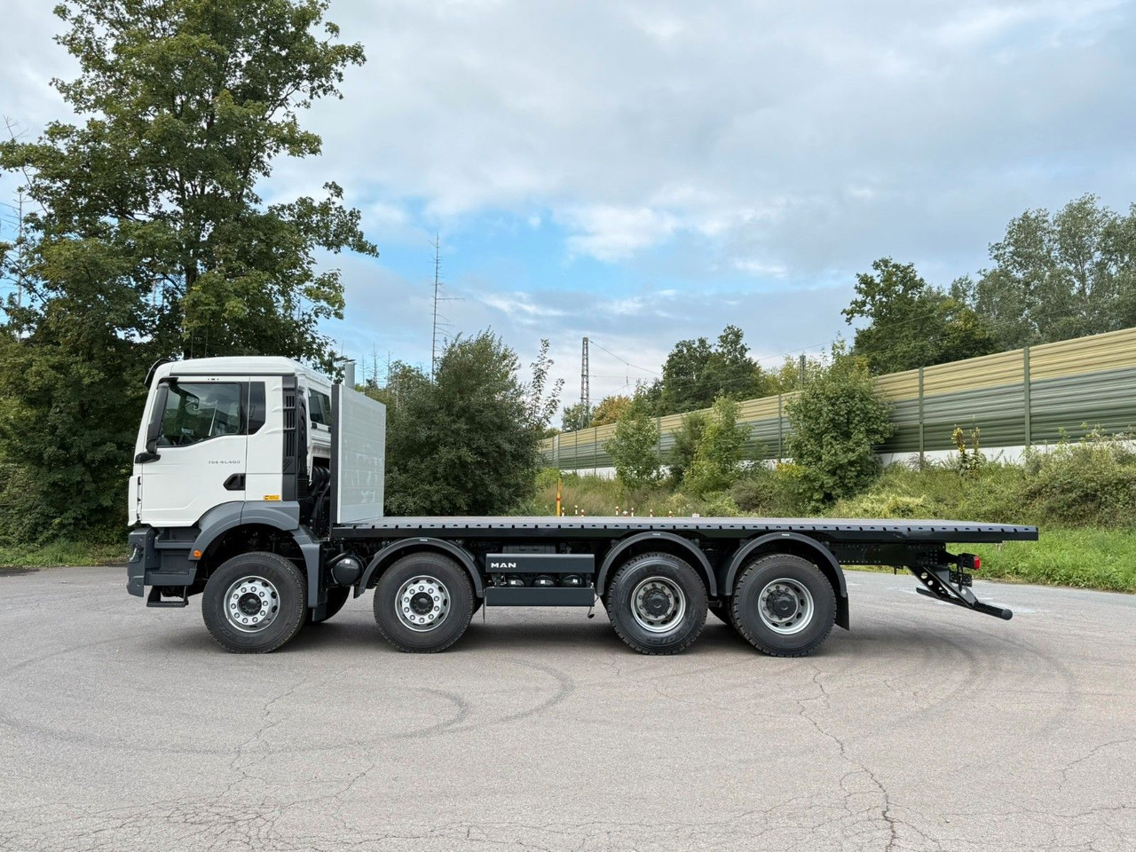 MAN TGS 41.400 BB 8X4 - شاحنات مسطحة: صورة 3 MAN TGS 41.400 BB 8X4 - شاحنات مسطحة: صورة 3