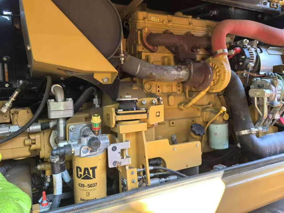 Beautiful High Quality Second-Hand CAT M315D2 Wheel Excavator Used Digger Machinery Engine After-sales Warranty Service - حفار ذو عجلات: صورة 4 Beautiful High Quality Second-Hand CAT M315D2 Wheel Excavator Used Digger Machinery Engine After-sales Warranty Service - حفار ذو عجلات: صورة 4