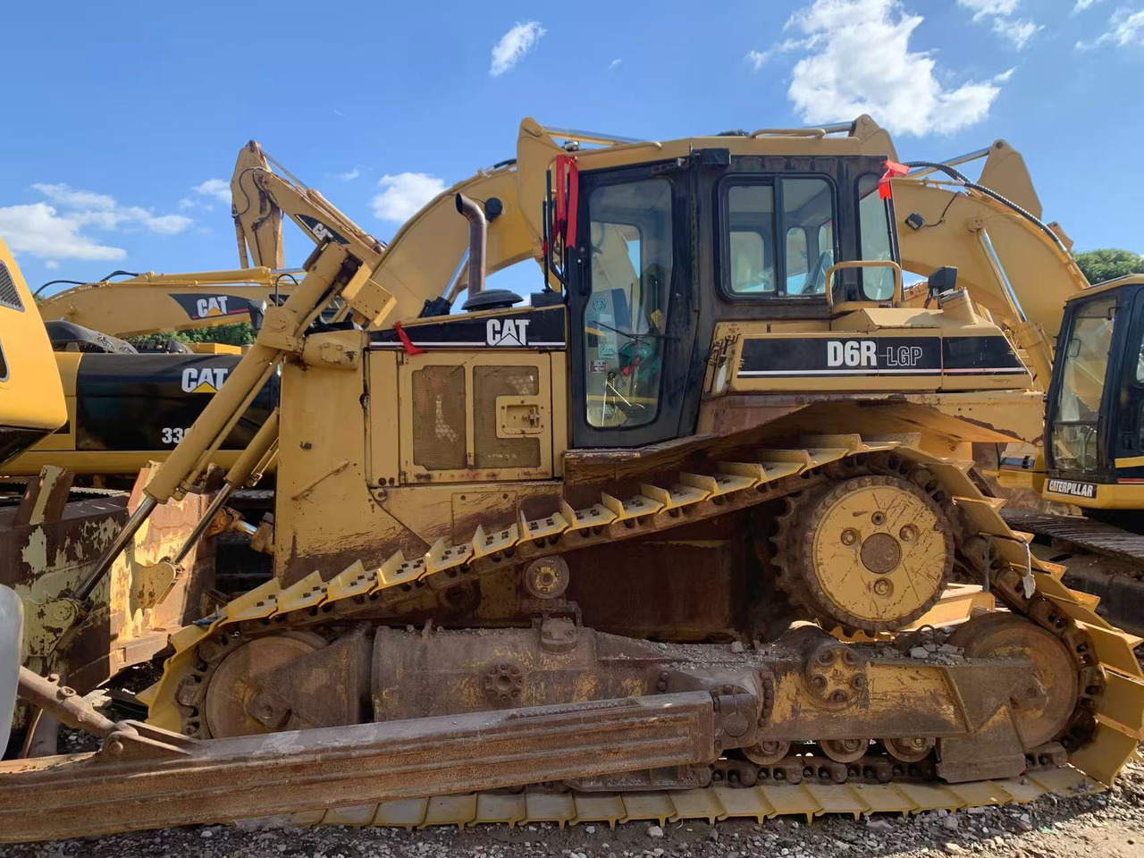 CATERPILLAR D6R - بلدوزر: صورة 1 CATERPILLAR D6R - بلدوزر: صورة 1