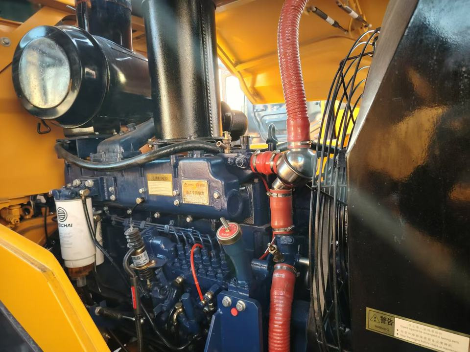 China SDLG 5ton Wheel Loader LG958F Front End Loader , diesel Engine Payloader 4*4 Truck Loader LG958F LW600 CLG856 - اللودر بعجل: صورة 5 China SDLG 5ton Wheel Loader LG958F Front End Loader , diesel Engine Payloader 4*4 Truck Loader LG958F LW600 CLG856 - اللودر بعجل: صورة 5