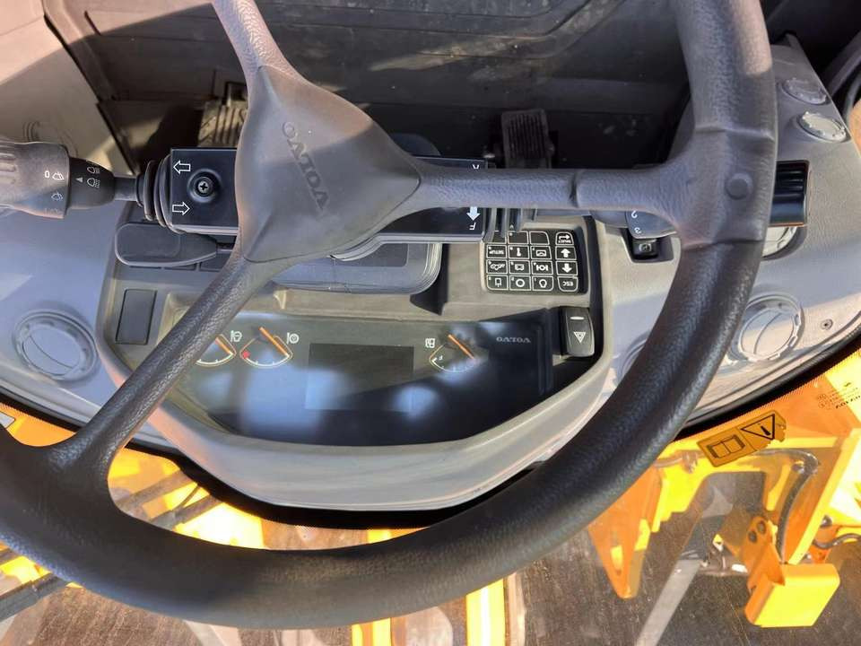 Hot Selling Used Original Sweden Hydraulic Volvo L120GZ Wheel Loader Second Hand Loader Volvo L220G in Good Condition for Sale - اللودر بعجل: صورة 4 Hot Selling Used Original Sweden Hydraulic Volvo L120GZ Wheel Loader Second Hand Loader Volvo L220G in Good Condition for Sale - اللودر بعجل: صورة 4