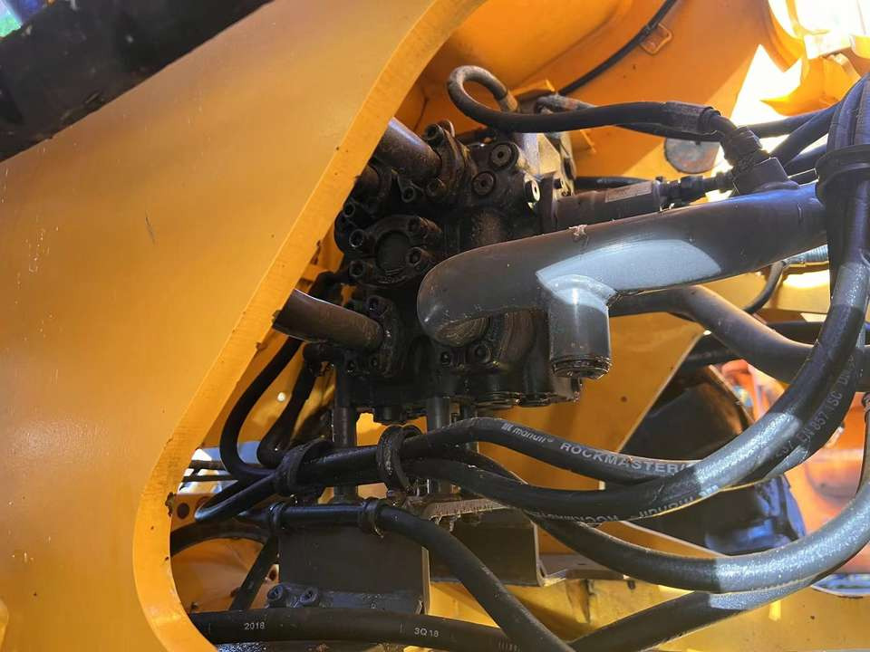 Hot Selling Used Original Sweden Hydraulic Volvo L120GZ Wheel Loader Second Hand Loader Volvo L220G in Good Condition for Sale - اللودر بعجل: صورة 5 Hot Selling Used Original Sweden Hydraulic Volvo L120GZ Wheel Loader Second Hand Loader Volvo L220G in Good Condition for Sale - اللودر بعجل: صورة 5