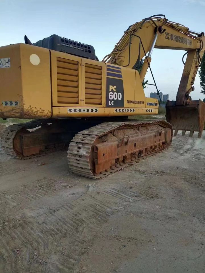 USED EXCAVATOR Good Condition Komatsu PC600-8 Original Japan Cheap Used Excavators Used Original Japan Komatsu PC600 - حفار زاحف: صورة 2 USED EXCAVATOR Good Condition Komatsu PC600-8 Original Japan Cheap Used Excavators Used Original Japan Komatsu PC600 - حفار زاحف: صورة 2