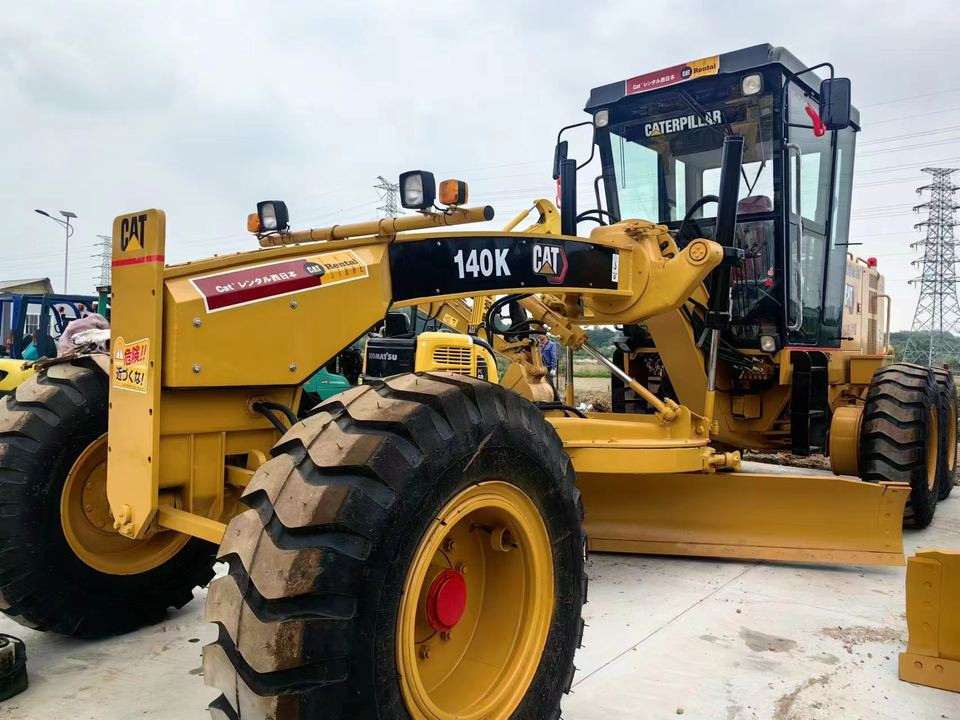 Used Caterpillar 140G/140H Motor Grader From Japan Popular Sale for Farms with Core Components Included Engine Gearbox Bearing - ماكينة تسوية: صورة 3 Used Caterpillar 140G/140H Motor Grader From Japan Popular Sale for Farms with Core Components Included Engine Gearbox Bearing - ماكينة تسوية: صورة 3